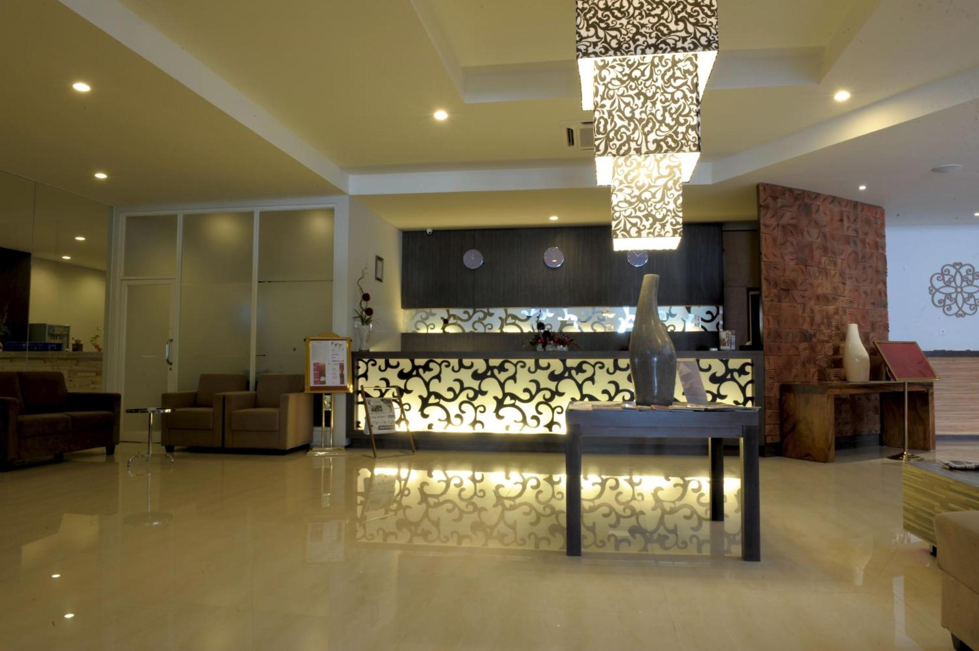 Lombok Plaza Hotel And Convention Матарам Екстер'єр фото